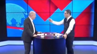 Ümit Özdağ ile Enver Aysever canlı yayında birbirine girdi! ‘Siz çiçek böcek devam edin’