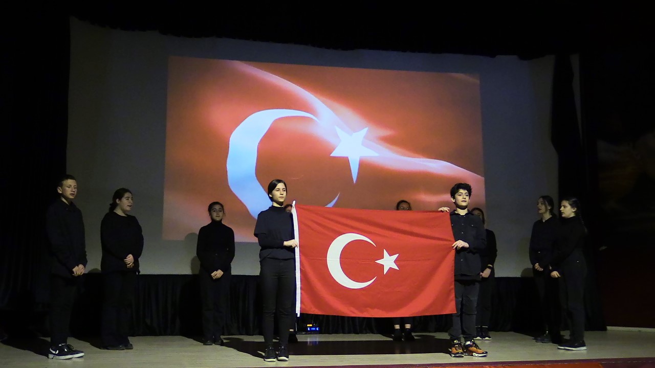 Bandırma’da İstiklal Marşı’nın kabulü ve Mehmet Akif Ersoy’u anma günü programı düzenlendi