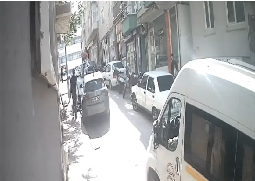 Bandırma’da yaşlı adamı darp etti olay güvenlik kameralarına yansıdı