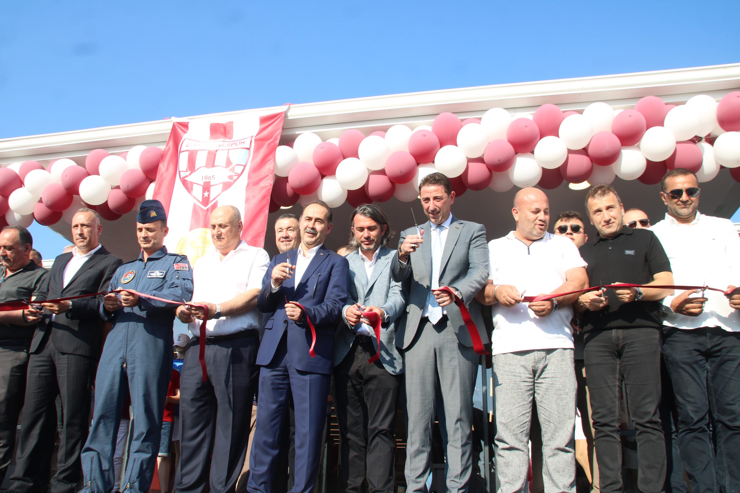 Bandırmaspor kulübünün yeni tesislerinin açılışı yapıldı