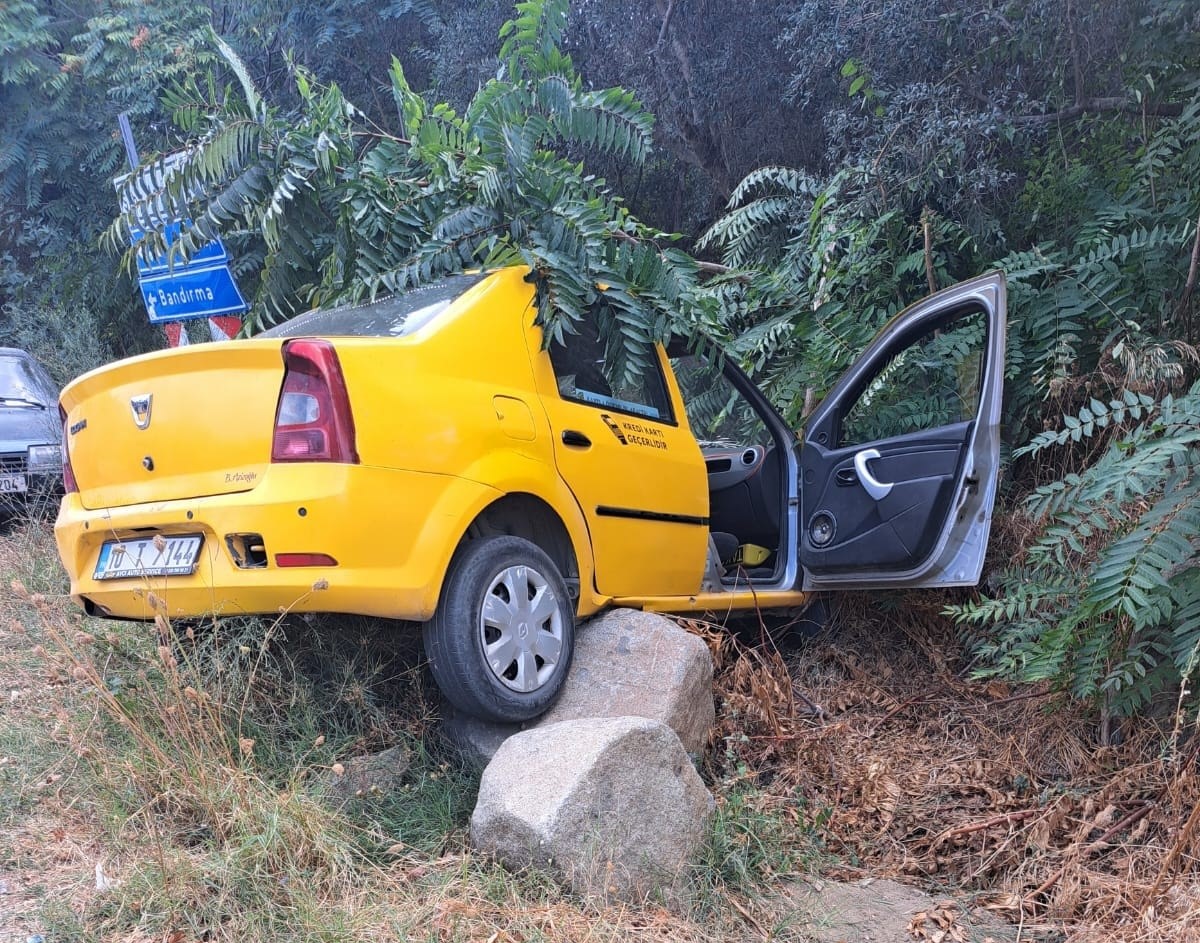 Erdek’te trafik kazasında 2 kişi yaralandı