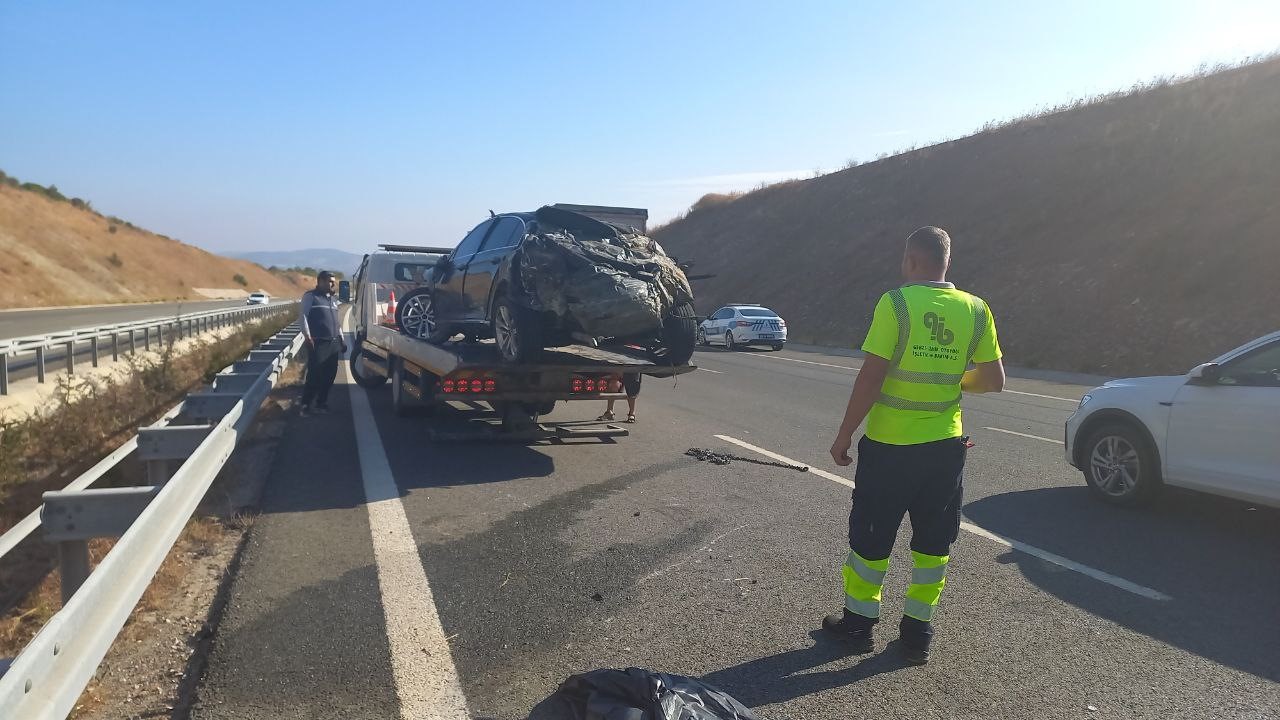 İstanbul-İzmir Otoyolu’nda üç araç kazaya karıştı: 2 ölü, 7 yaralı