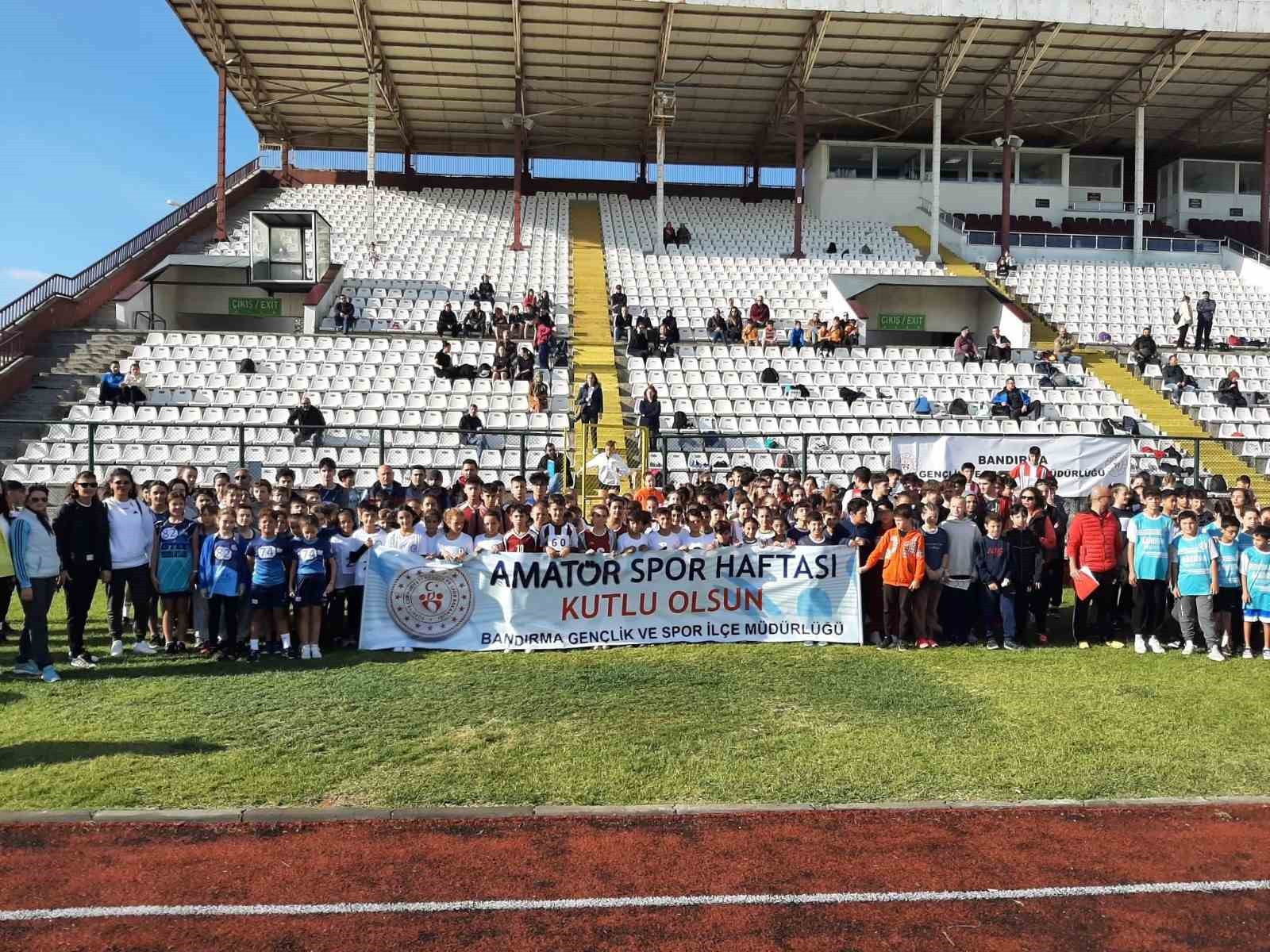 Bandırma’da, 29 Ekim Cumhuriyet Bayramı 100. Yıl Atletizm Yarışmaları düzenlendi