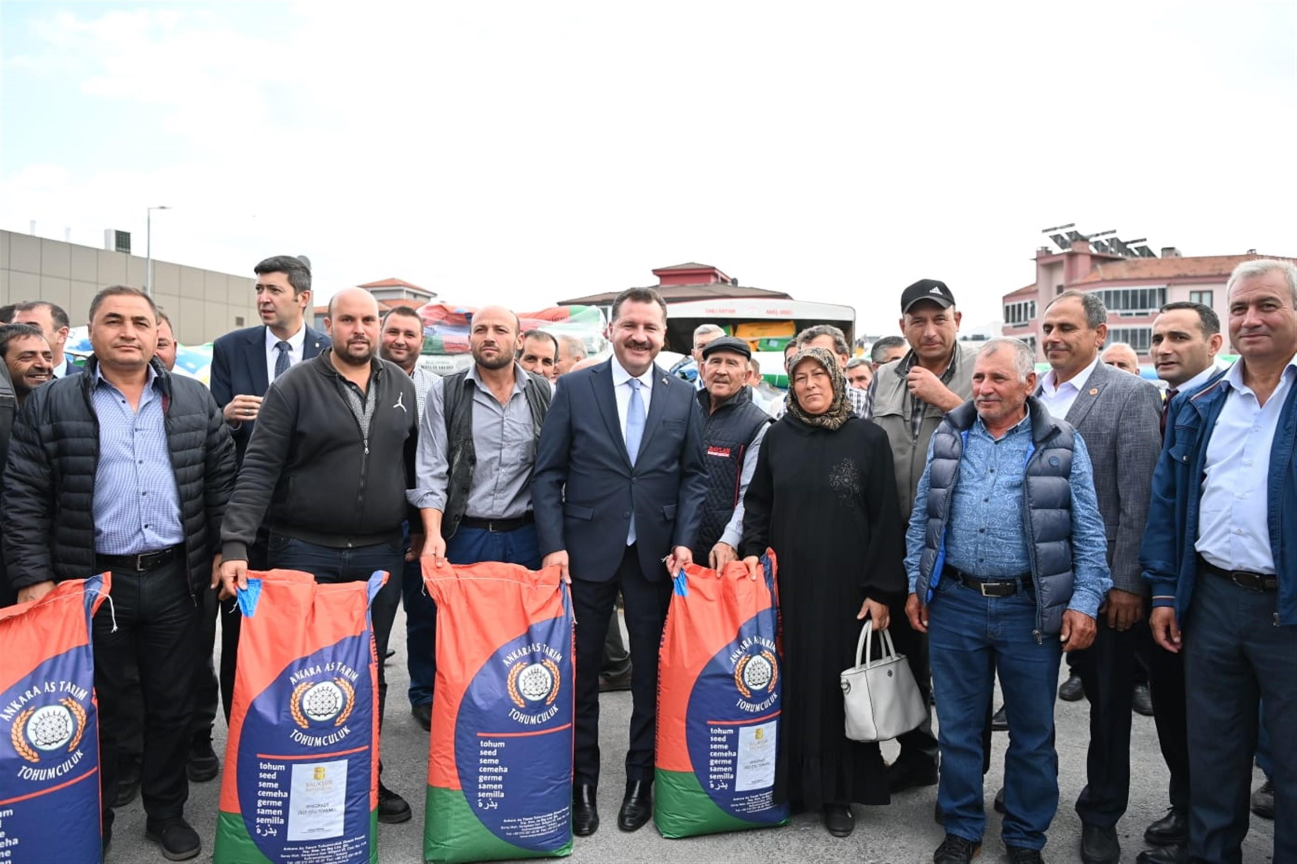 Balıkesir Büyükşehir’den üreticiye süt otu tohumu desteği