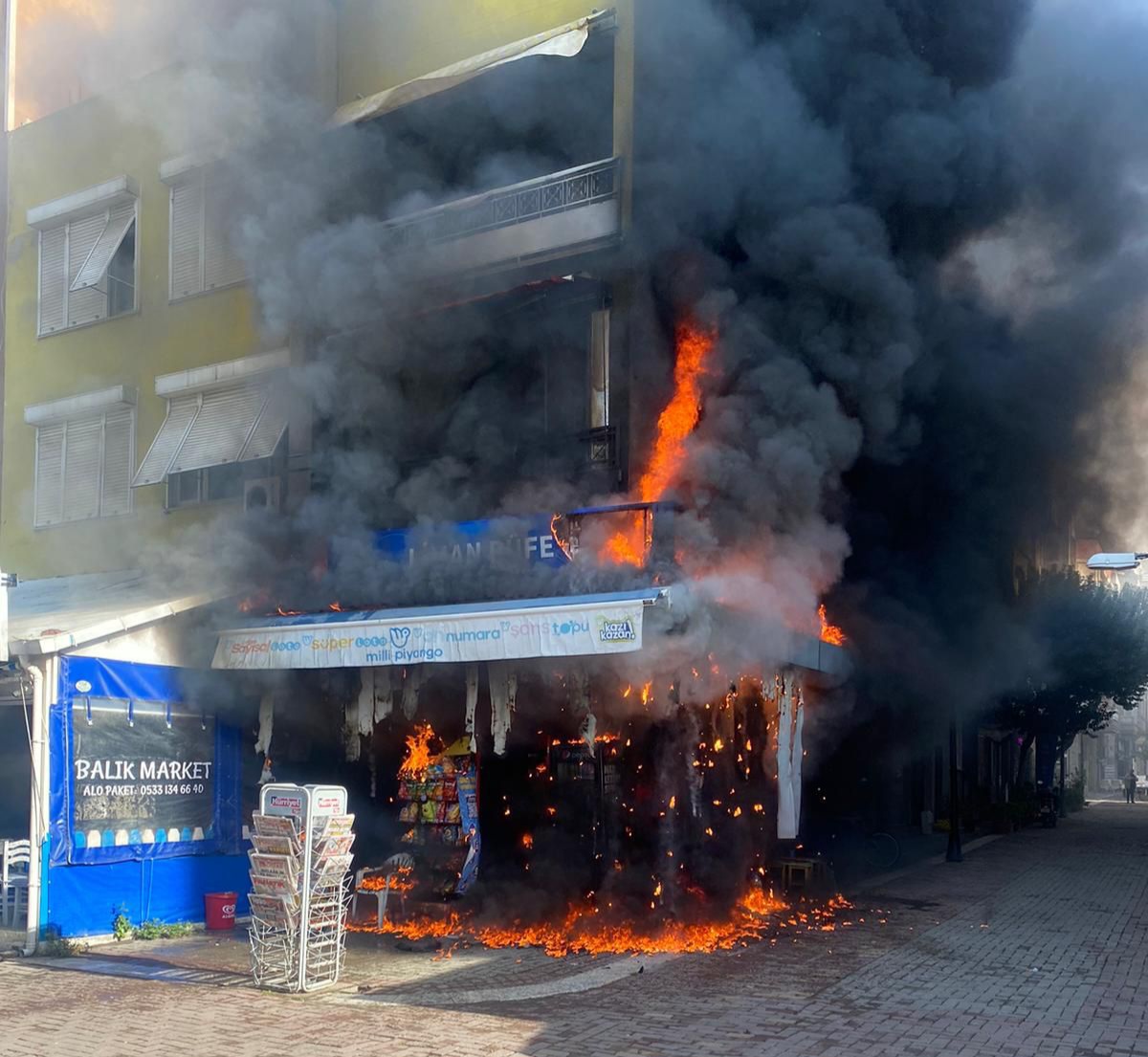 Erdek’te restaurant yangını yandaki binaya sıçradı