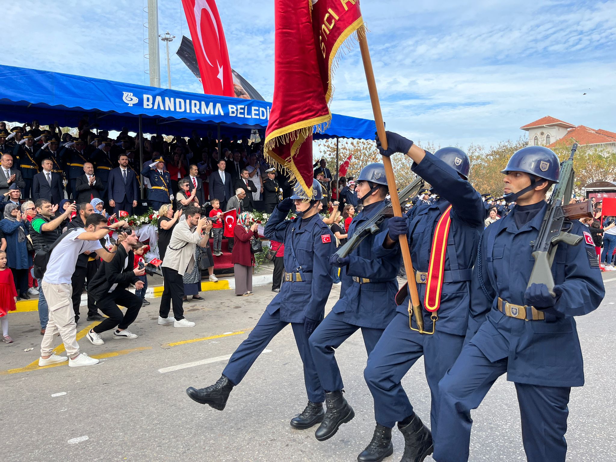 CUMHURİYET’İN 100. YILI BANDIRMA’DA COŞKUYLA KUTLANDI