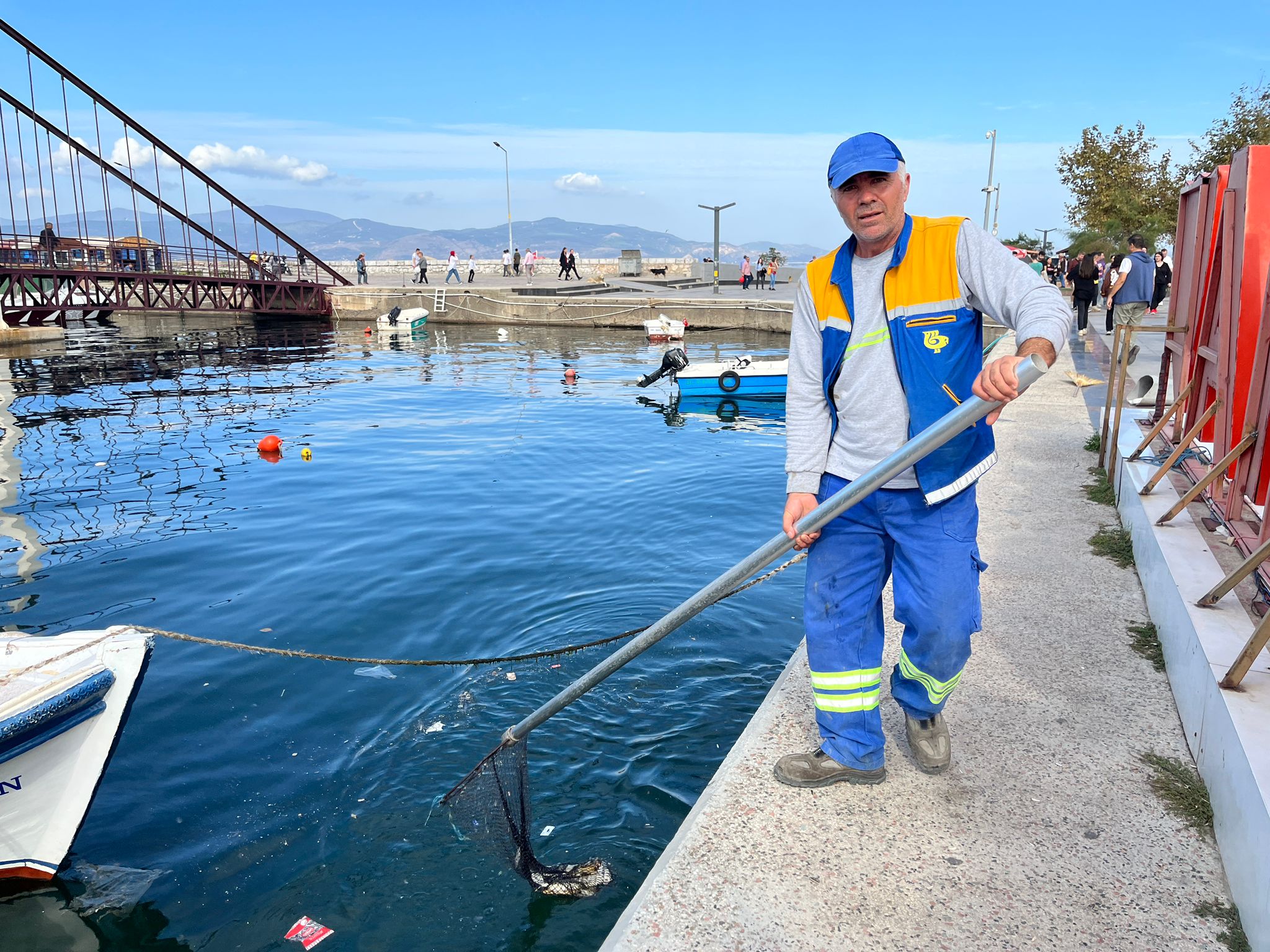 BELEDİYE’DEN SAHİL BANDINDA TEMİZLİK MINTIKASI