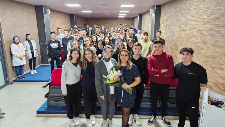 Op.Dr.Tuğçe Karaçay Doğa Koleji öğrencilerine doktor olabilmenin püf noktalarını anlattı