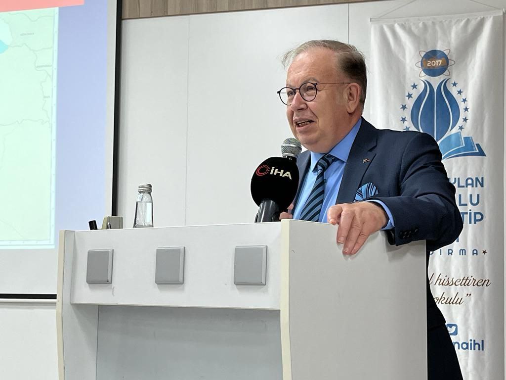 Bandırma’da Doç. Dr. Cihat Yaycı’dan lise öğrencilerine mavi vatan konferansı