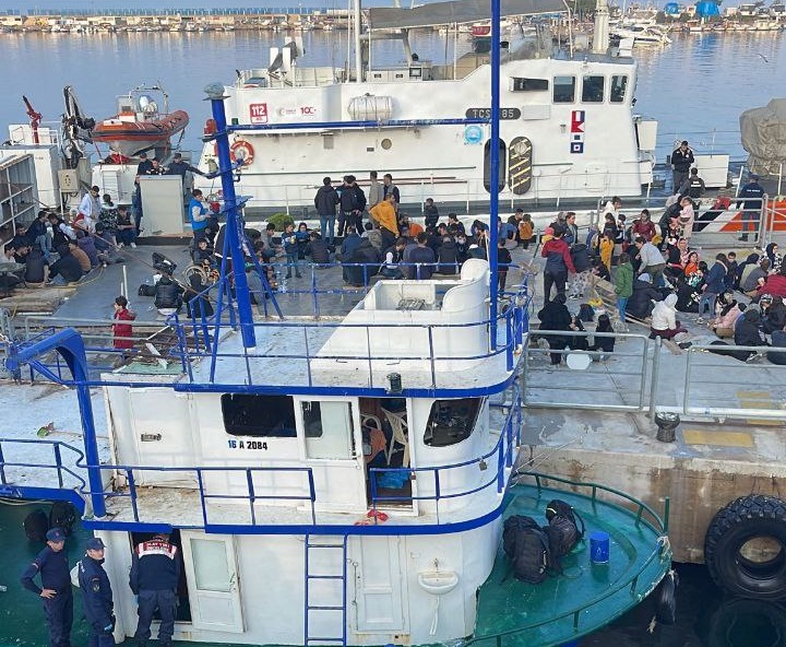 Erdek açıklarında çok sayıda mülteci yakalandı