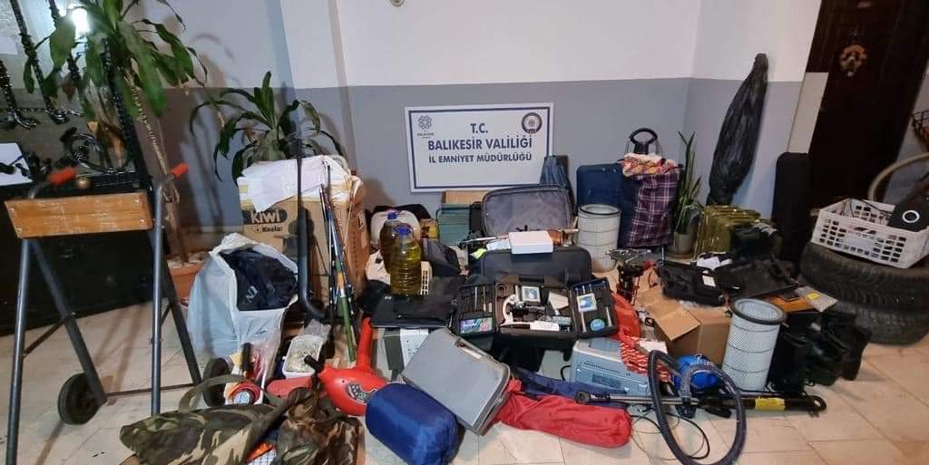 Erdek’te apartman sakini ortak depoyu soydu