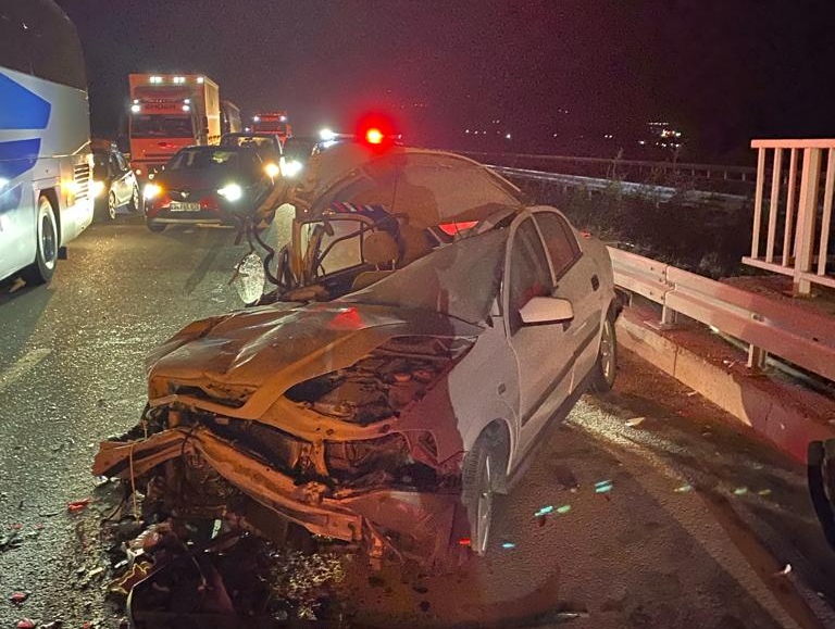 Susurluk’ta meydana gelen zincirleme trafik kazasında 1 kişi öldü, 5 kişi yaralandı