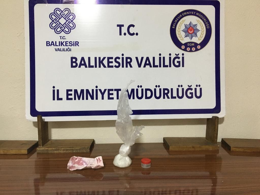 Gönen’de takip edilen şahıslar araç kontrolünde uyuşturucu ile yakalandı