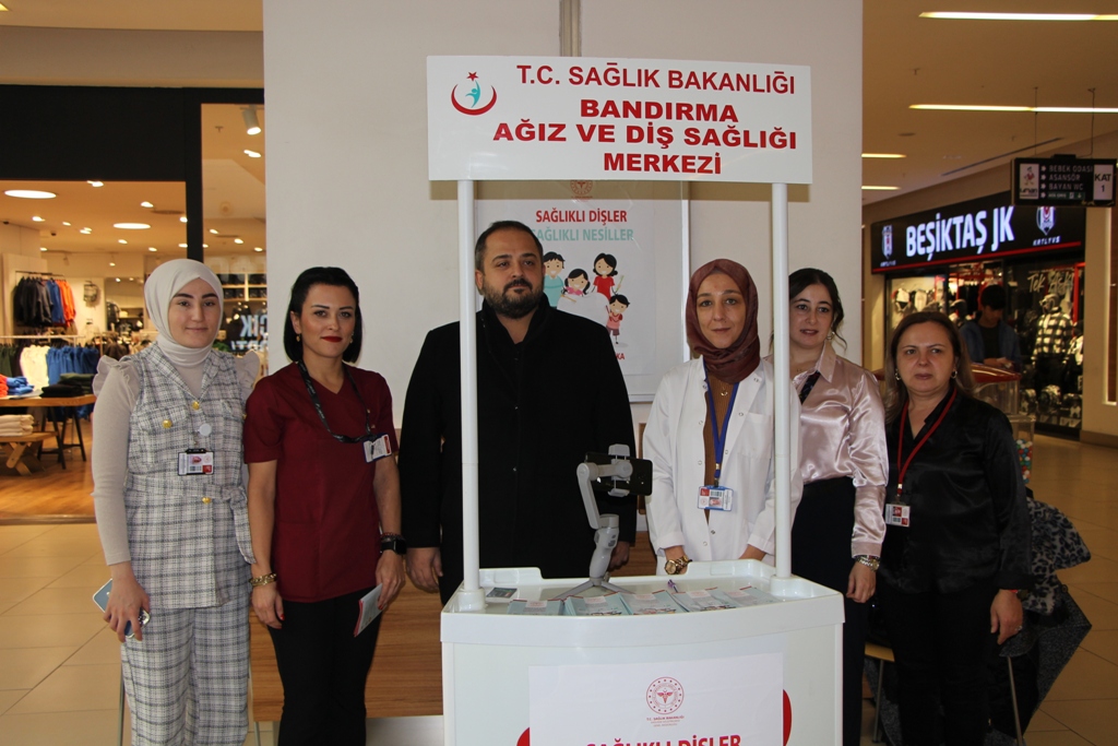 Bandırma’da “Diş Sağlığı Haftası” nedeniyle bilgilendirme standı açıldı
