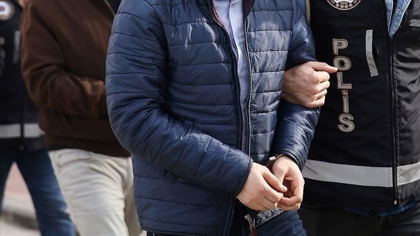 Bandırma’da kız arkadaşını sırtından bıçakladı