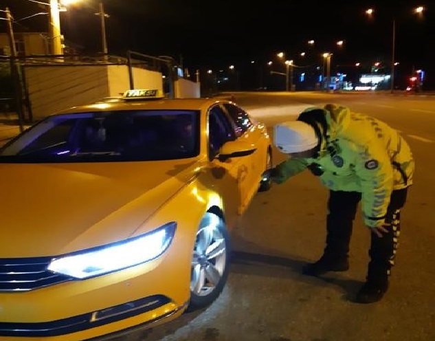 Balıkesir’de kış lastiği takmayan 30 ticari araç trafikten men edildi