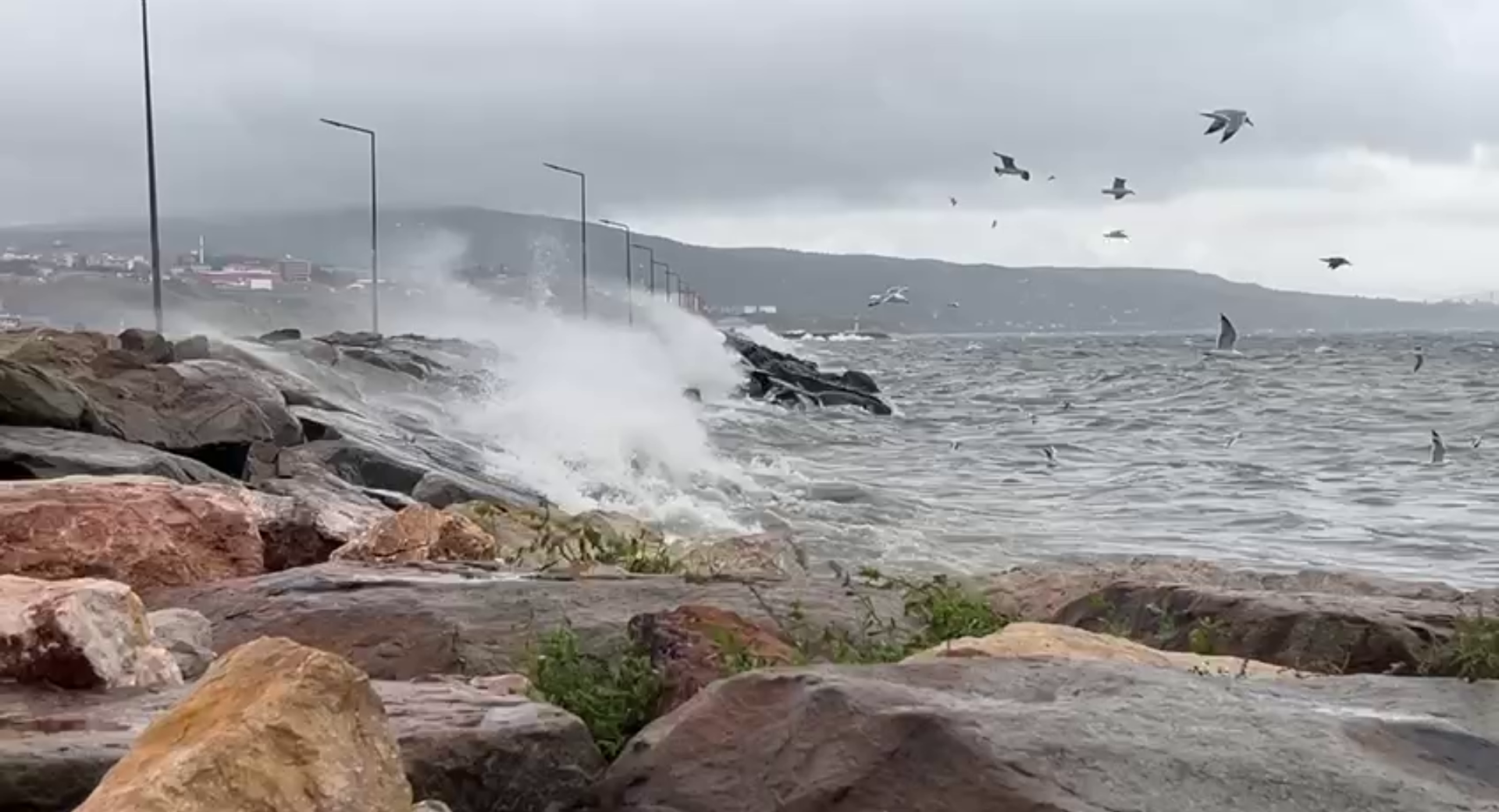 Bandırma’da fırtına etkili oluyor