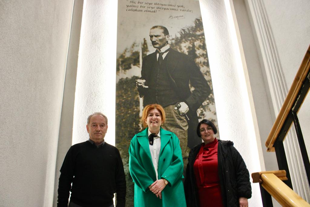 Oya YÜCEL günlük çalışmalarına üç koldan devam ediyor