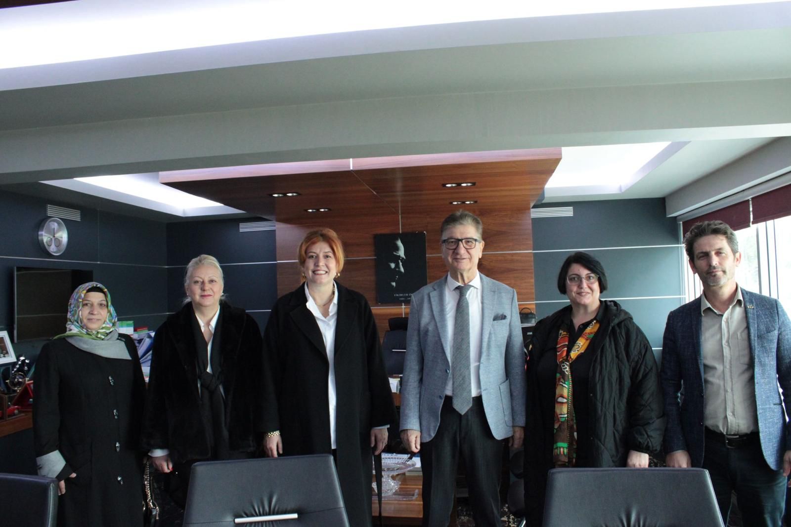 OYA YÜCEL FABRİKA ÇALIŞANLARIYLA BULUŞTU