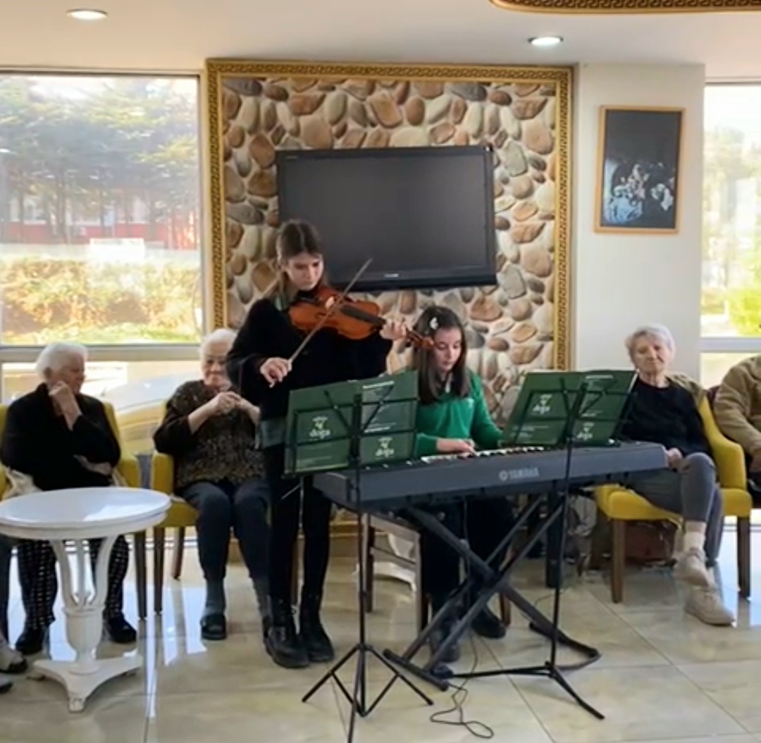 DOĞA KOLEJİ’NDEN ALTUNİZADE HUZUREVİ’NE ANLAMLI ZİYARET