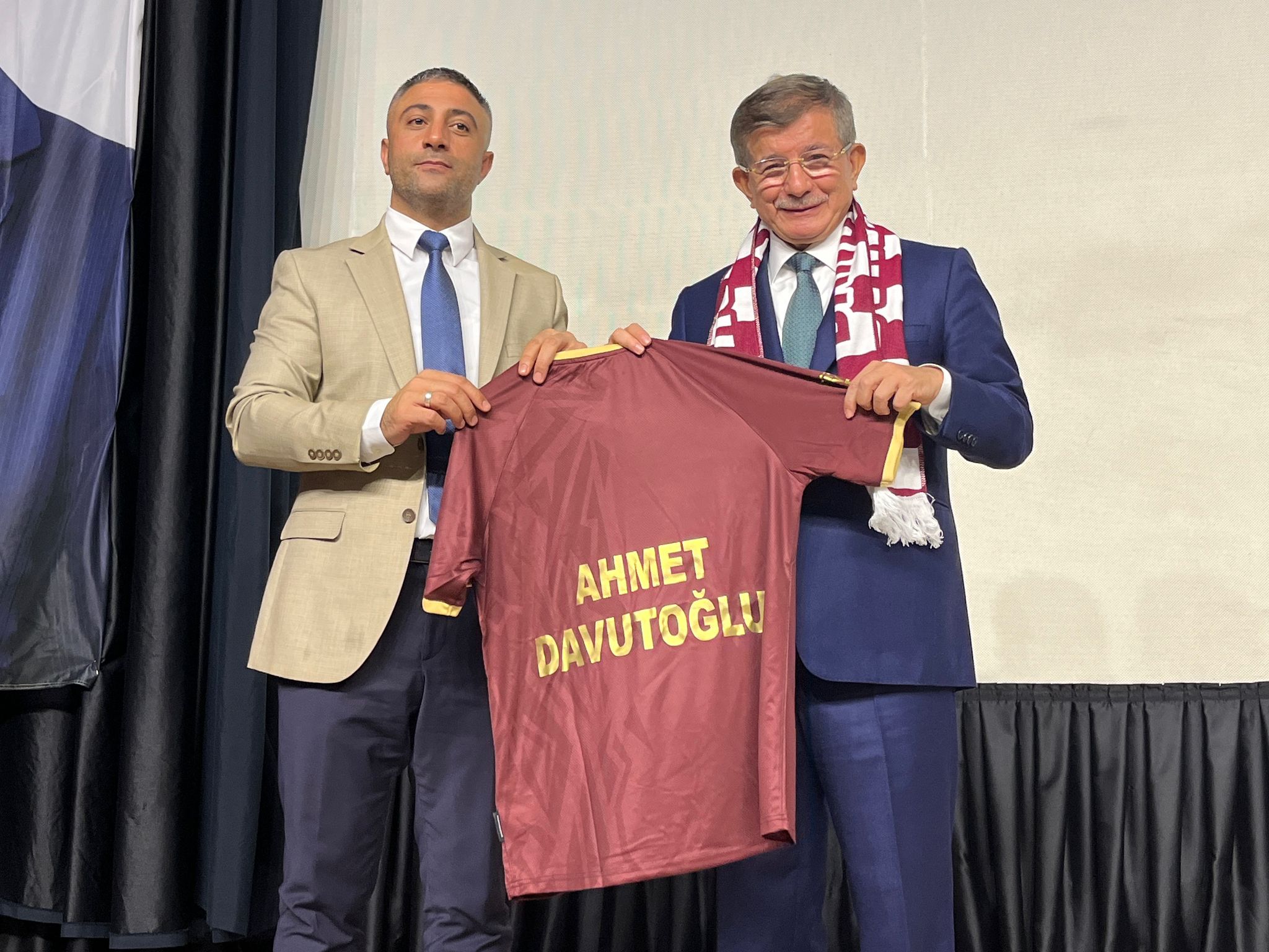 GELECEK PARTİSİ GENEL BAŞKANI DAVUTOĞLU, BANDIRMA İLÇE KONGRESİ’NDE İKTİDARA YÜKLENDİ