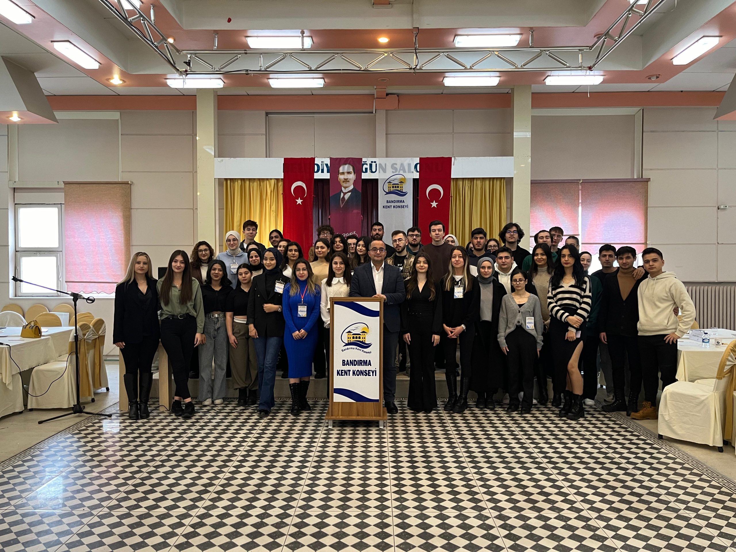 ÖĞRENCİLER KENT KONSEYİ ARACILIĞIYLA SORUNLARINI DİLE GETİRDİ
