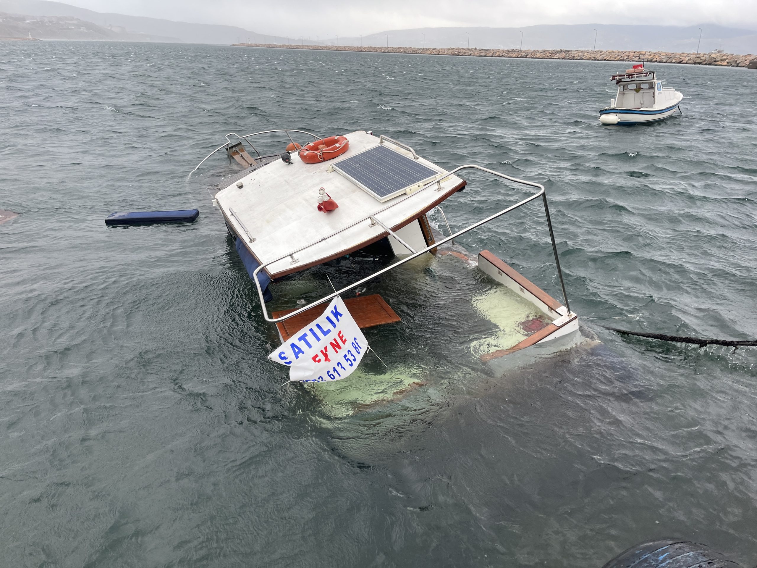SAHİBİNİN GÖZLERİ ÖNÜNDE SULARA GÖMÜLDÜ