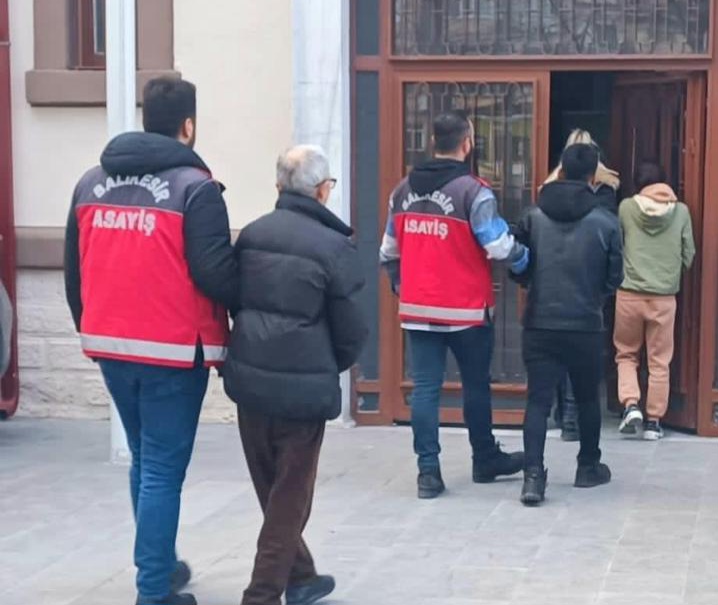 ERDEK’TE VİZE DOLANDIRICILIĞI OPERASYONU: ŞÜPHELİLER YAKALANDI