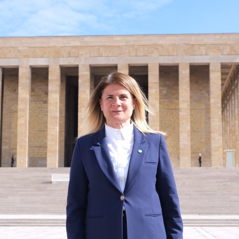 ÖZLEM URAL İYİ PARTİ’DEN İSTİFA ETTİ
