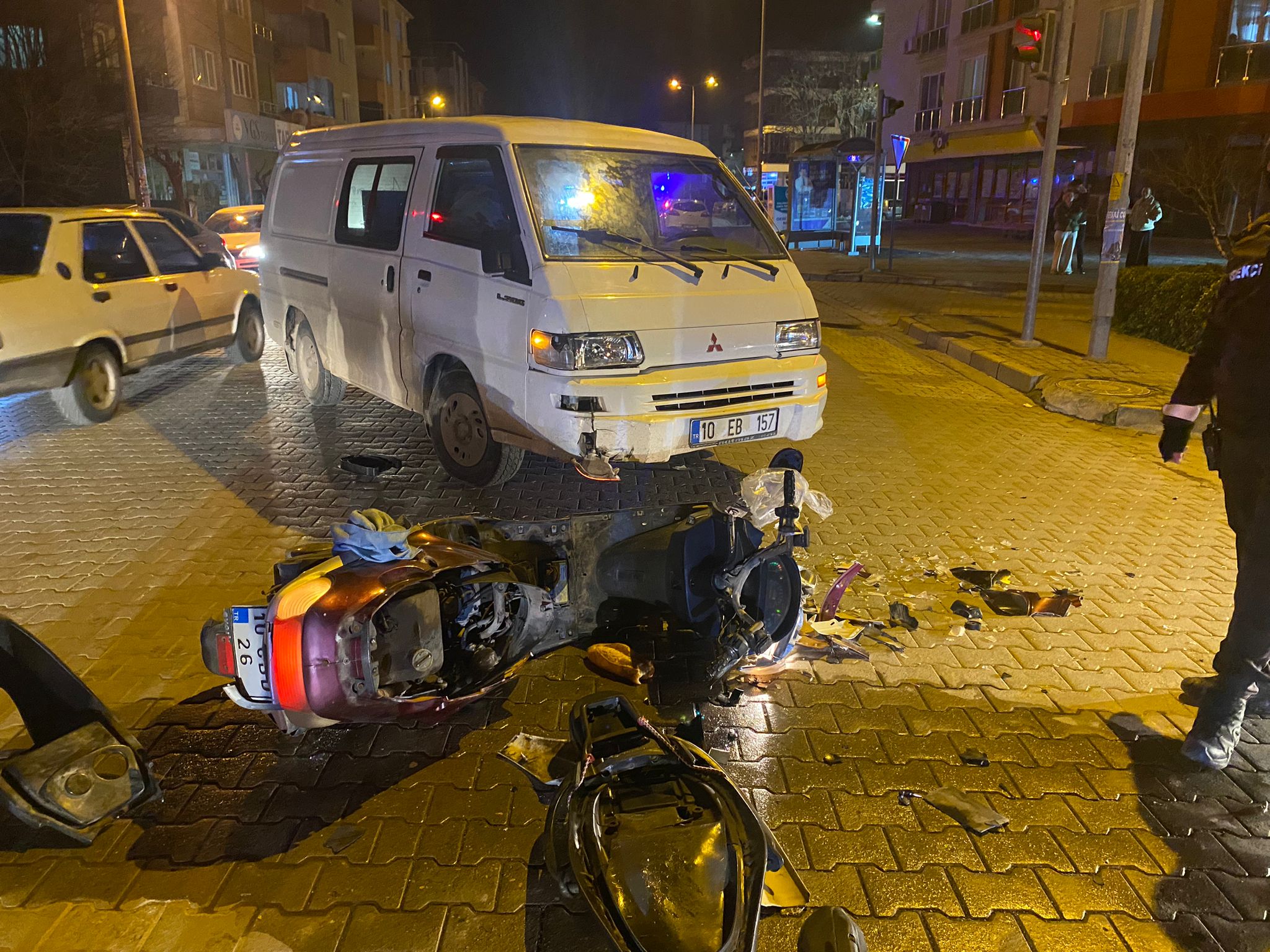 Gönen’de trafik kazasında motosiklet sürücüsü yaralandı 