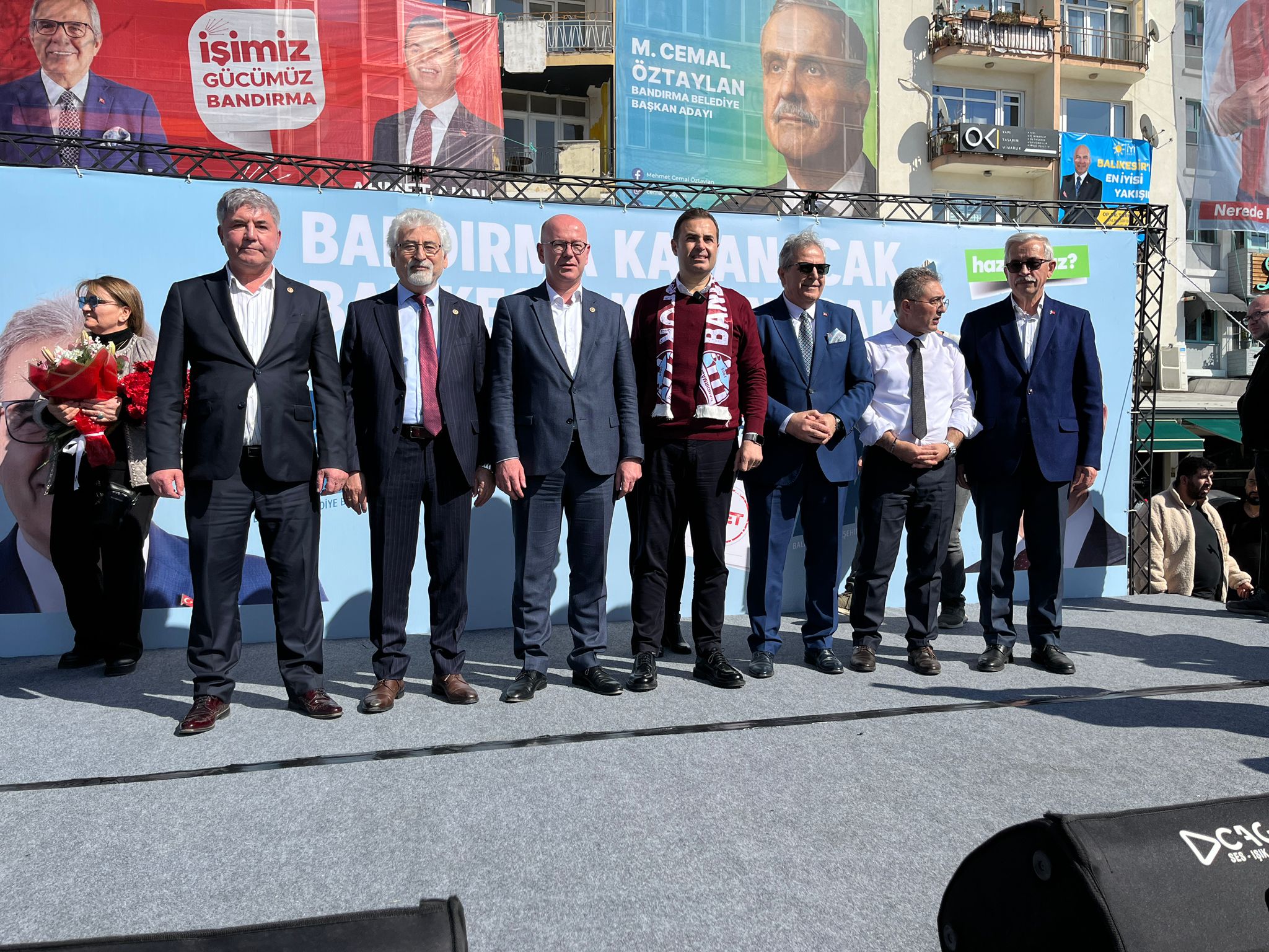 AHMET AKIN BANDIRMA MİTİNGİNDE KONUŞTU; “KORKUDAN BİR ADAY DAHA ÇIKARTIP…”