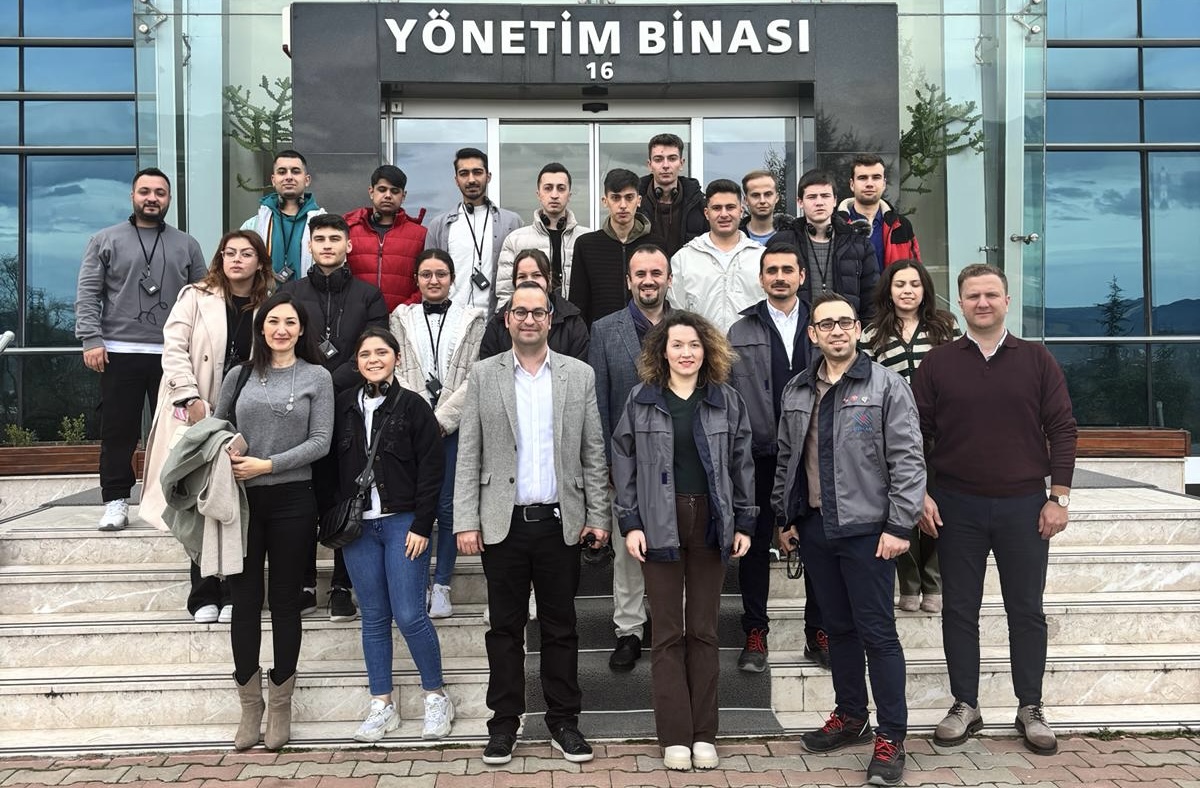 22 MYO ÖĞRENCİSİ ŞİŞECAM’IN YENİŞEHİR’DEKİ FABRİKALARINDA STAJA BAŞLIYOR