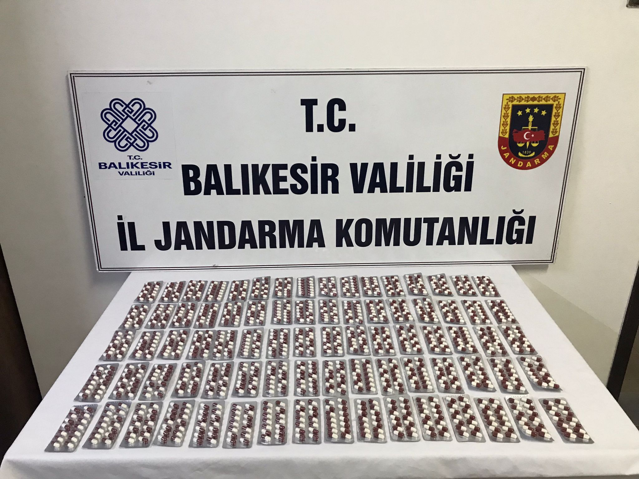 DURDURULAN ARAÇTAN 1139 ADET UYUŞTURUCU HAP ÇIKTI