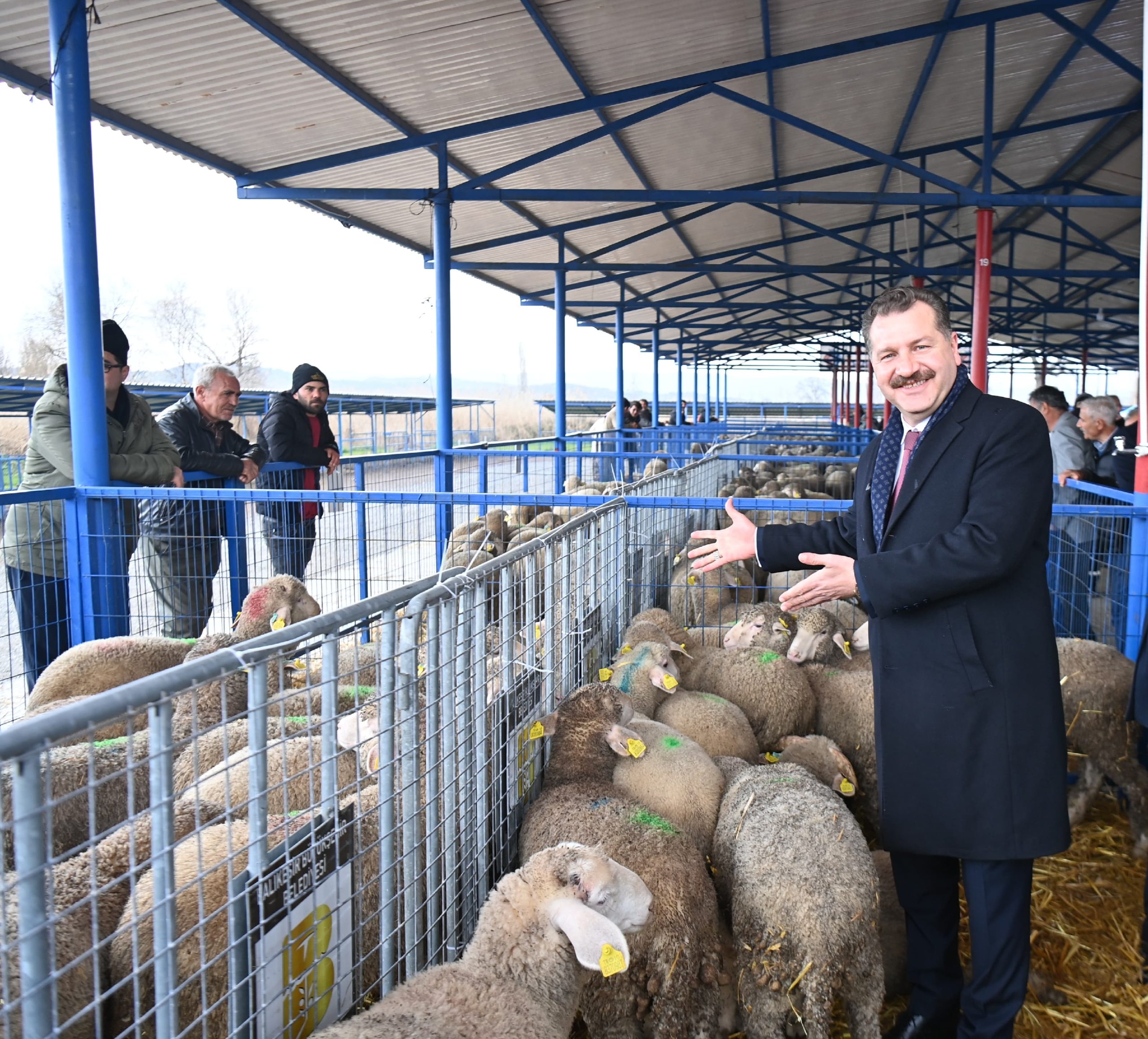 Yücel Yılmaz, küçükbaş üreticilerin yanında