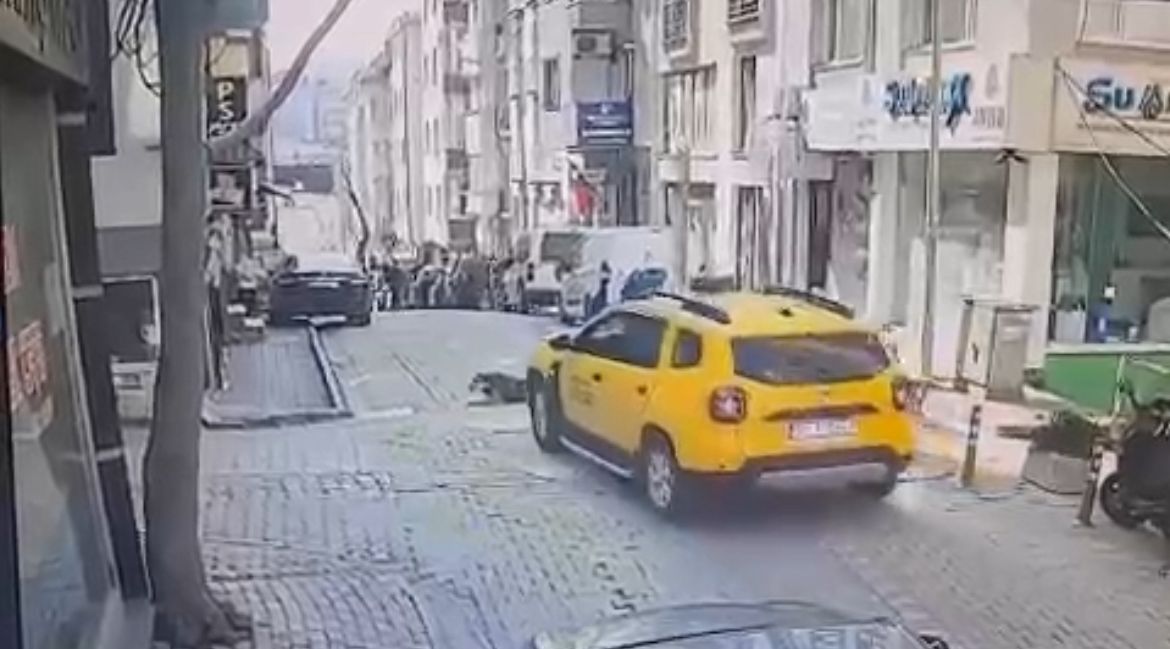 Ticari taksi köpeğin üzerinden geçti, yaralanan hayvan hayatını kaybetti