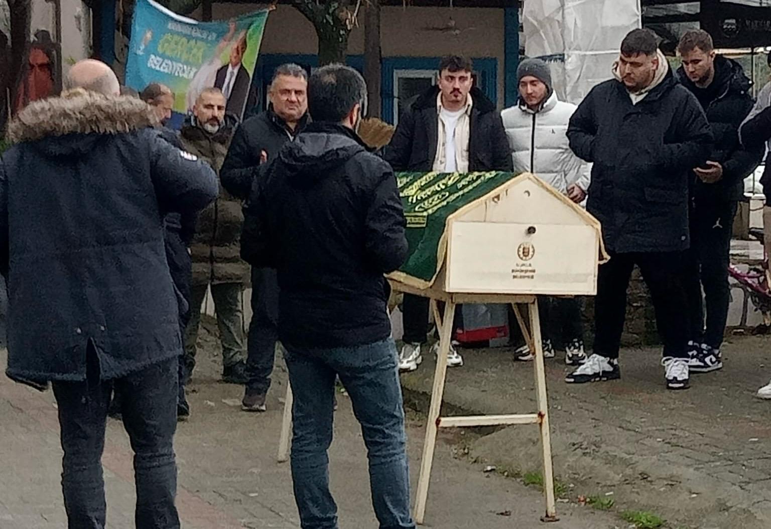 Hayatını kaybettiği Marmara Denizi’nin kıyısına defnedildi