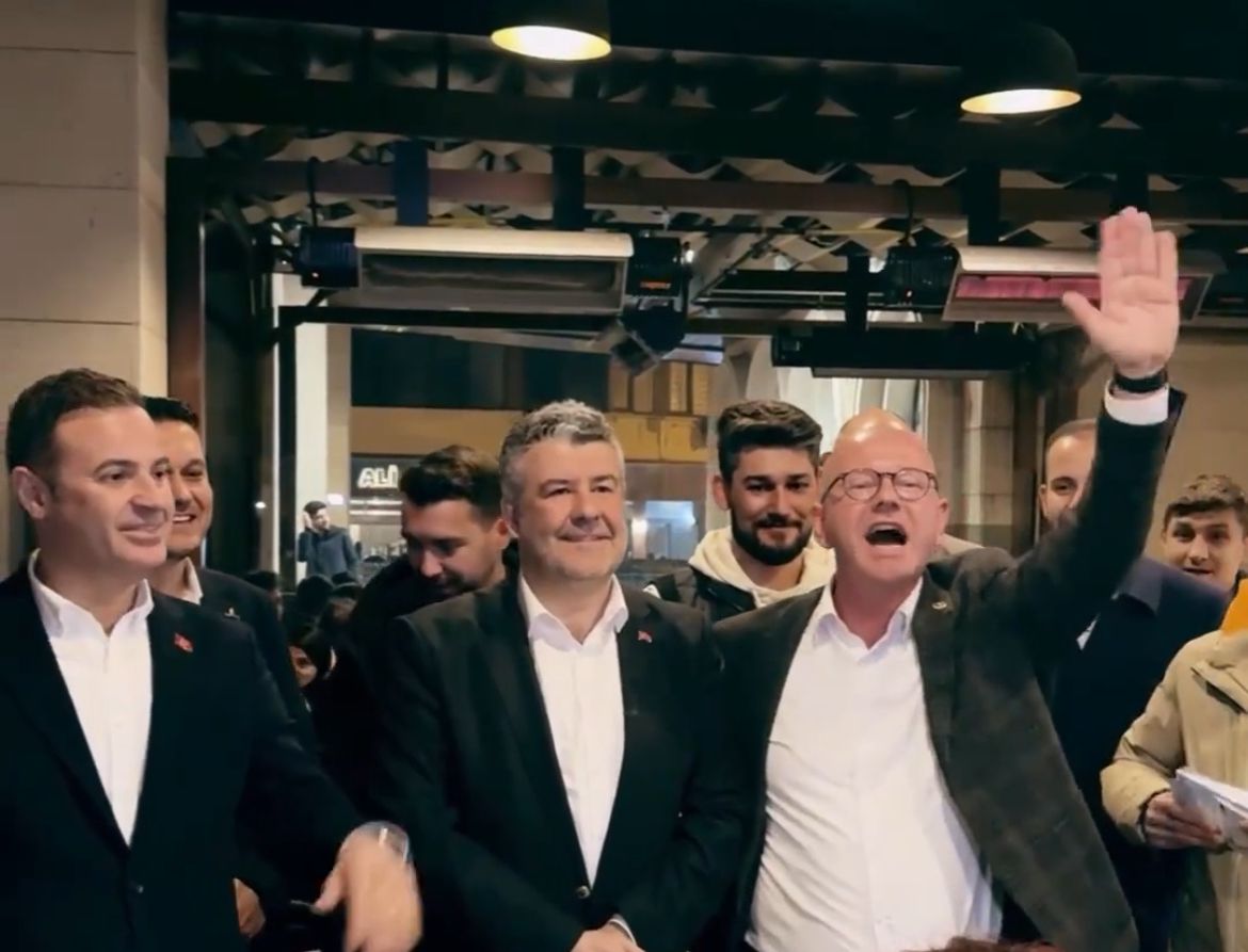 Balbucks’ı kötüleyen Serkan Sarı ve ekibi Balbucks’ta
