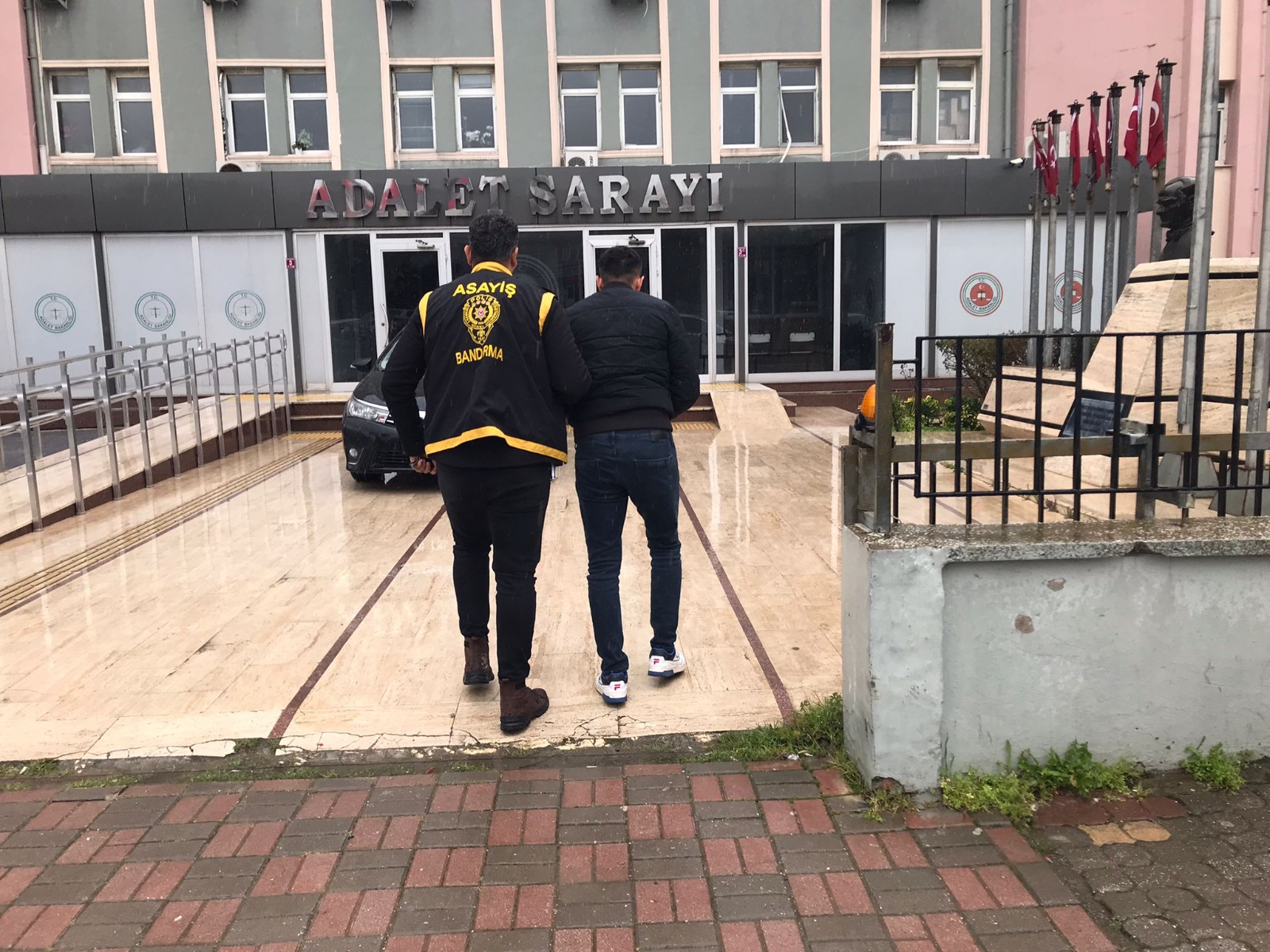 BANDIRMA’DA DÜZENLENEN SİLAHLI SALDIRININ FAİLİ YAKALANDI