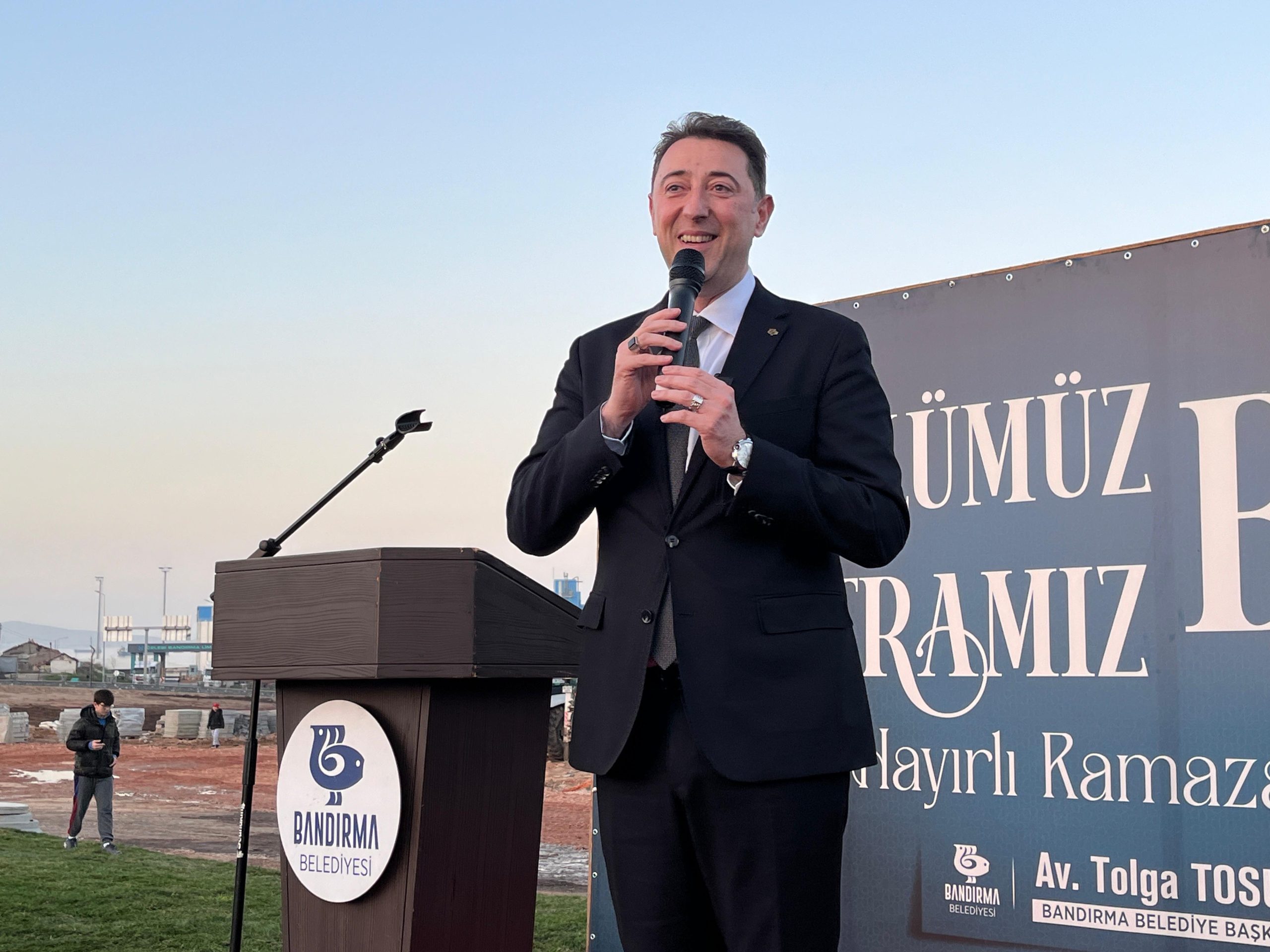 BAŞKAN TOLGA TOSUN’UN İFTARI 2 BİN KİŞİYİ BANDIRMA’NIN EN YENİ YAŞAM ALANINDA BULUŞTURDU