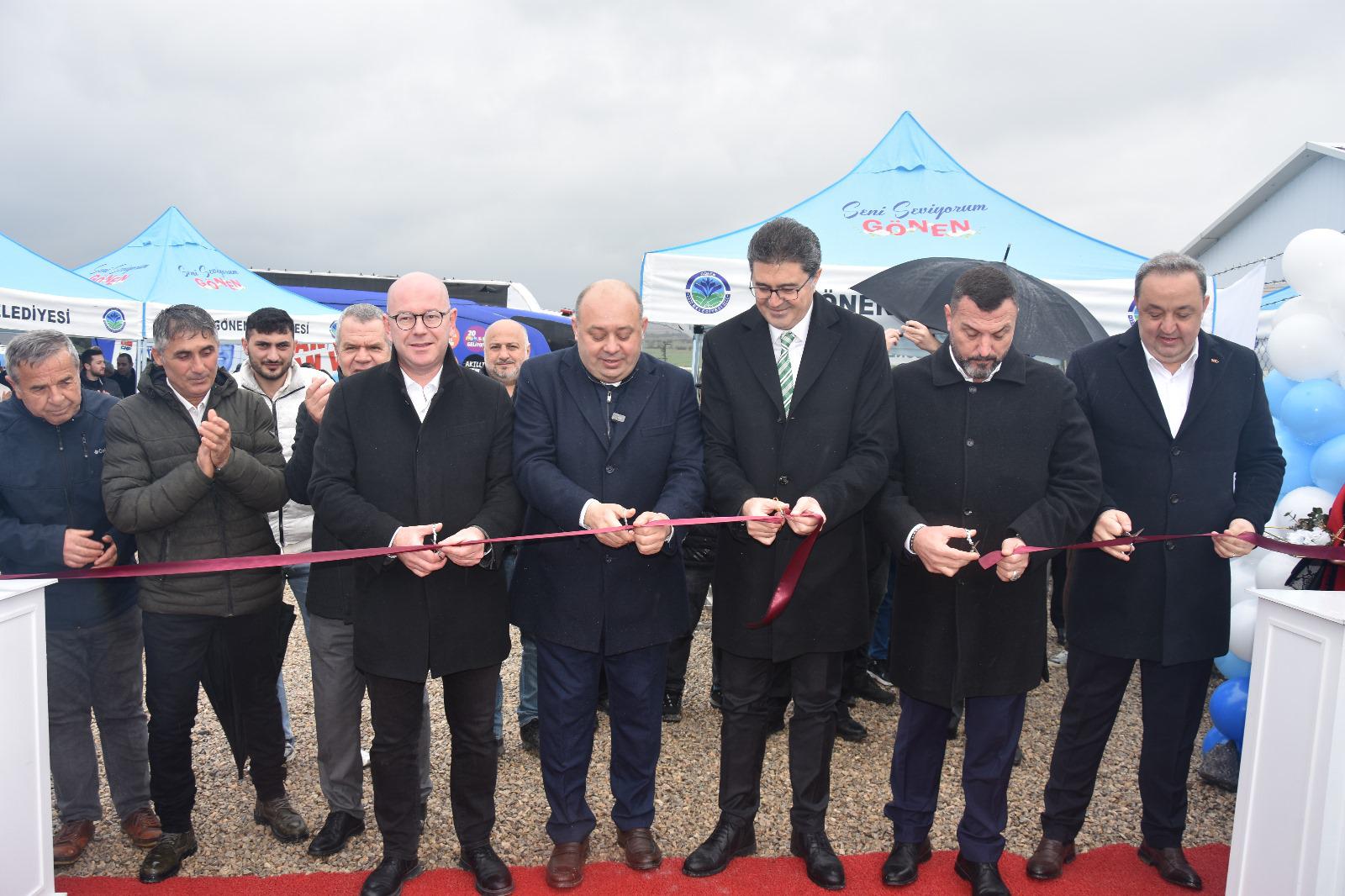 Gönen Belediyesi’nin Çalıoba Mahallesi’nde hayata geçirdiği Güneş Enerji Santrali’nin (GES) açılışı yapıldı