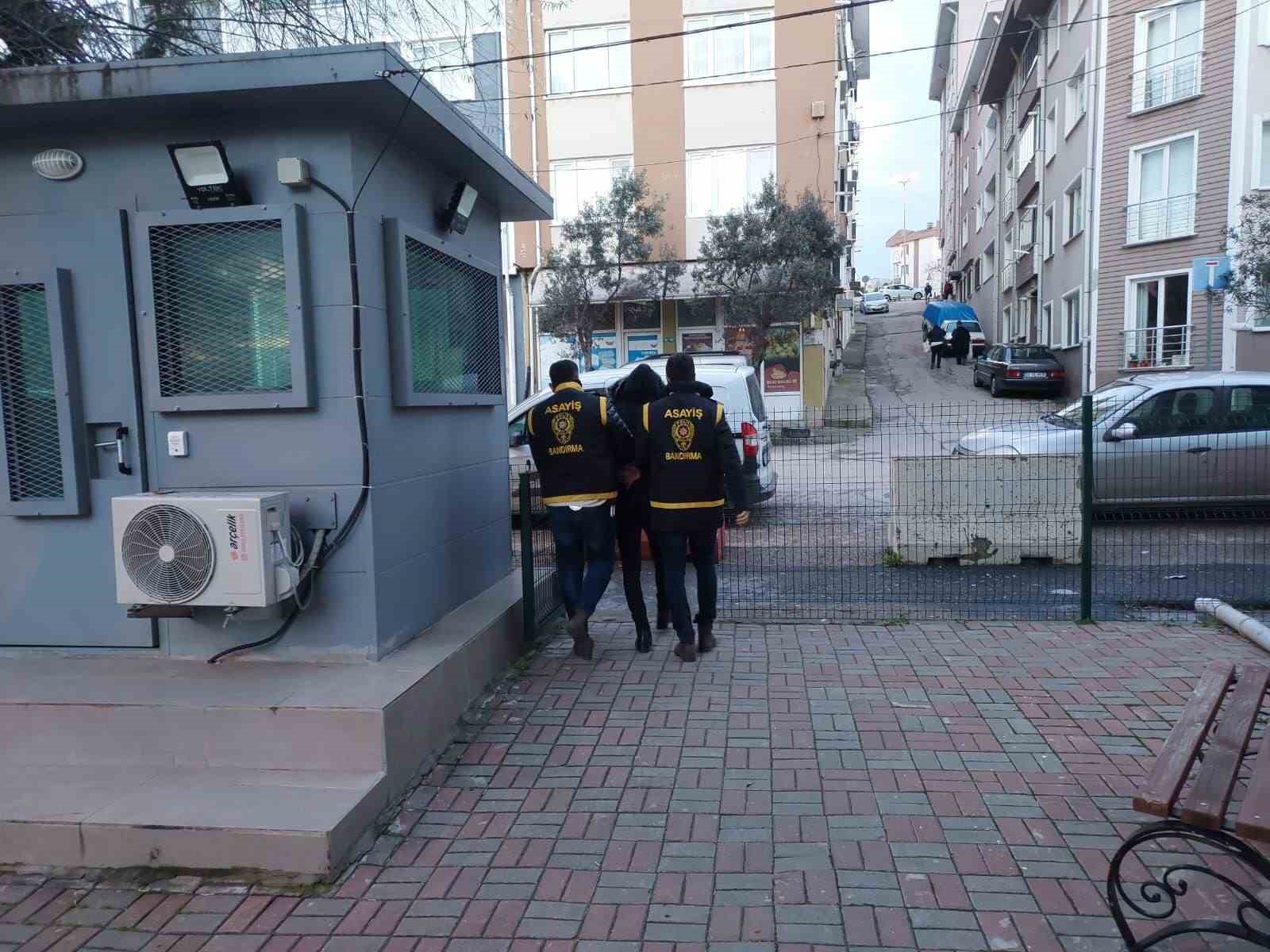 Tadilat yaptığı evi soydu