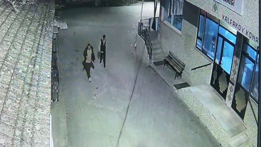 GÖNEN’DE MOTOSİKLET ÇALAN HIRSIZLAR KISA SÜREDE YAKALANDI