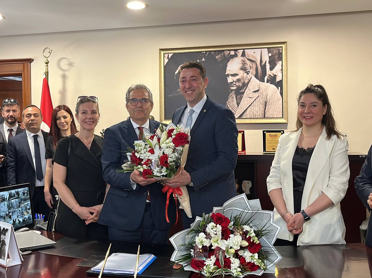 DURSUN MİRZA BANDIRMA BELEDİYE BAŞKANLIĞI MAZBATASINI ALDI