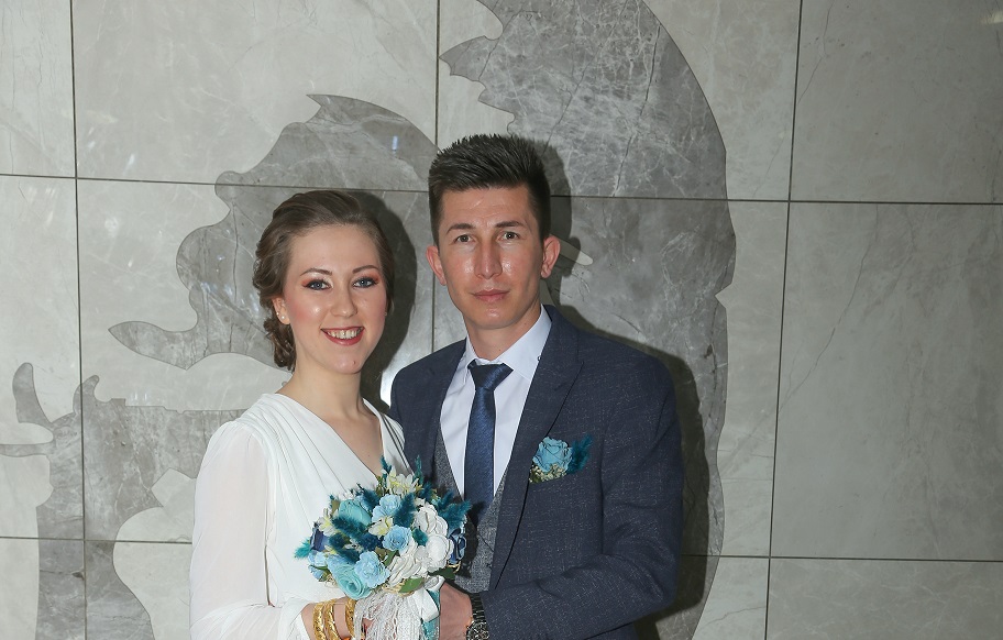 Manyas’ta bayram ziyaretinde eşini öldürüp, kuzenini yaraladıktan sonra kendini vurdu