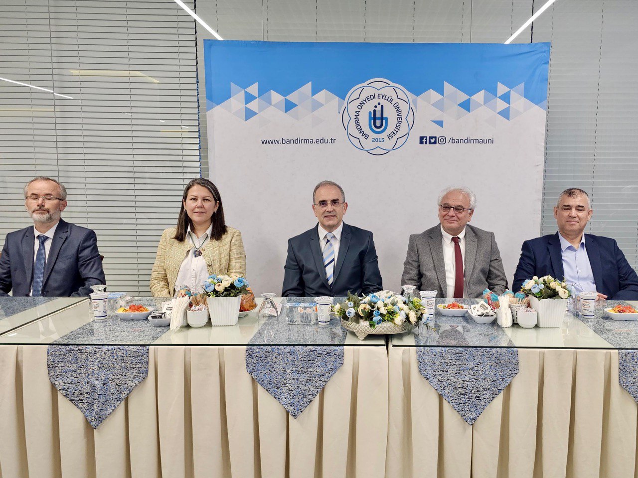 REKTÖR PROF. DR. İSMAİL BOZ ÜNİVERSİTENİN GELİŞİMİNİ BASINLA PAYLAŞTI