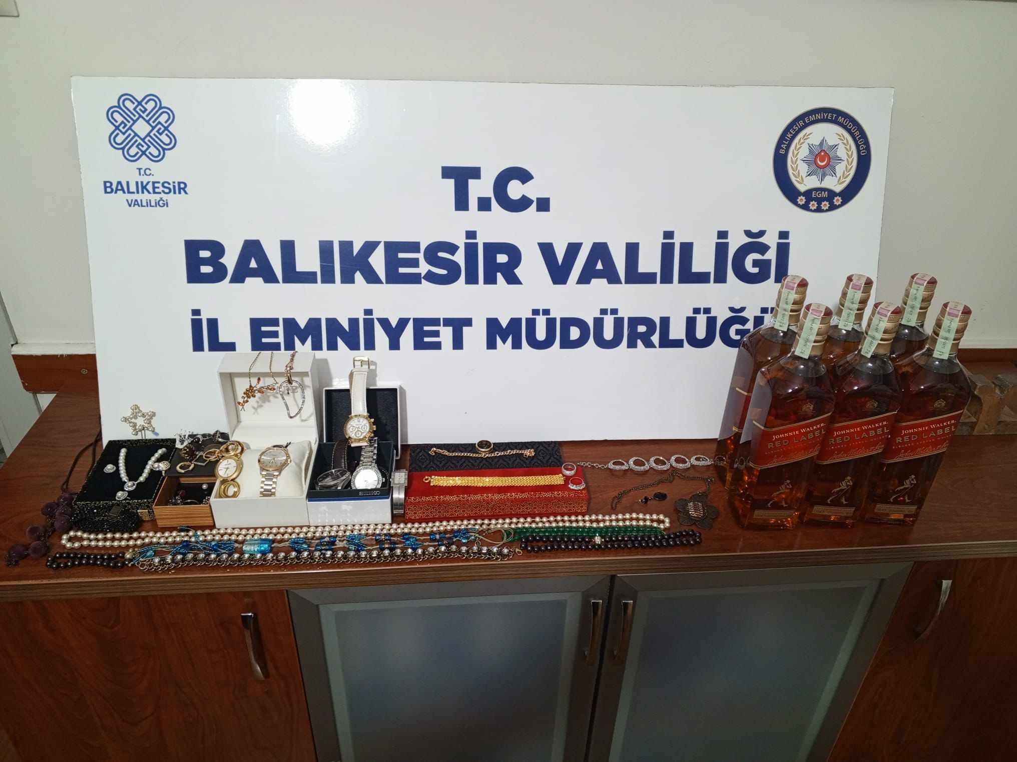 BANDIRMA’DA BİR EVİ SOYAN ŞÜPHELİ TUTUKLANDI