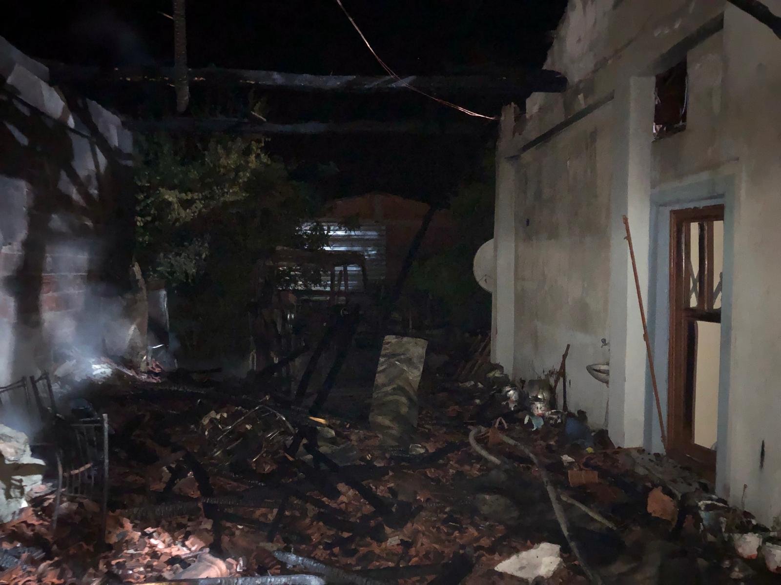 GÖNEN’DE EV YANGINI: MADDİ HASAR BÜYÜK