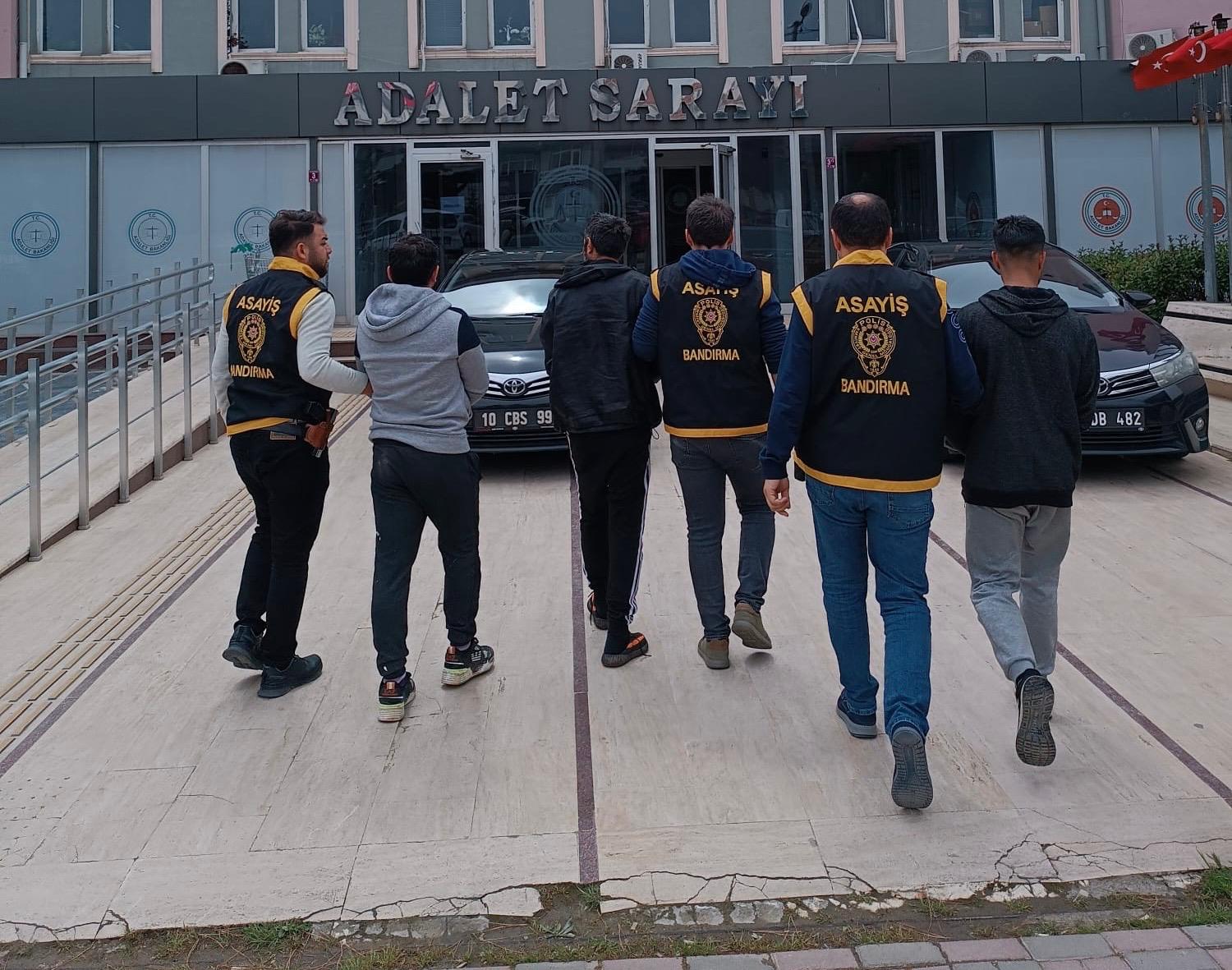 Bandırma’da akılalmaz hırsızlık: Sanayiye bırakılan araçtan 15 farklı parça çaldılar