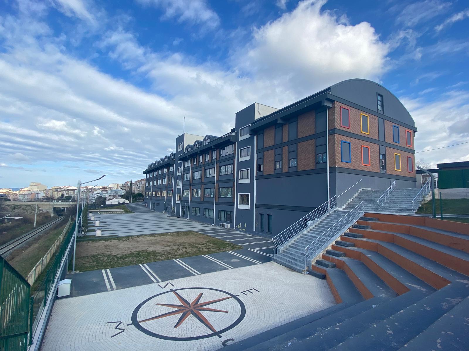 AMERİKAN KÜLTÜR ÖZEL BANDIRMA KOLEJİ OKUL AİLE BİRLİĞİ: “ÖĞRETMENE KURŞUN SIKILMAZ”