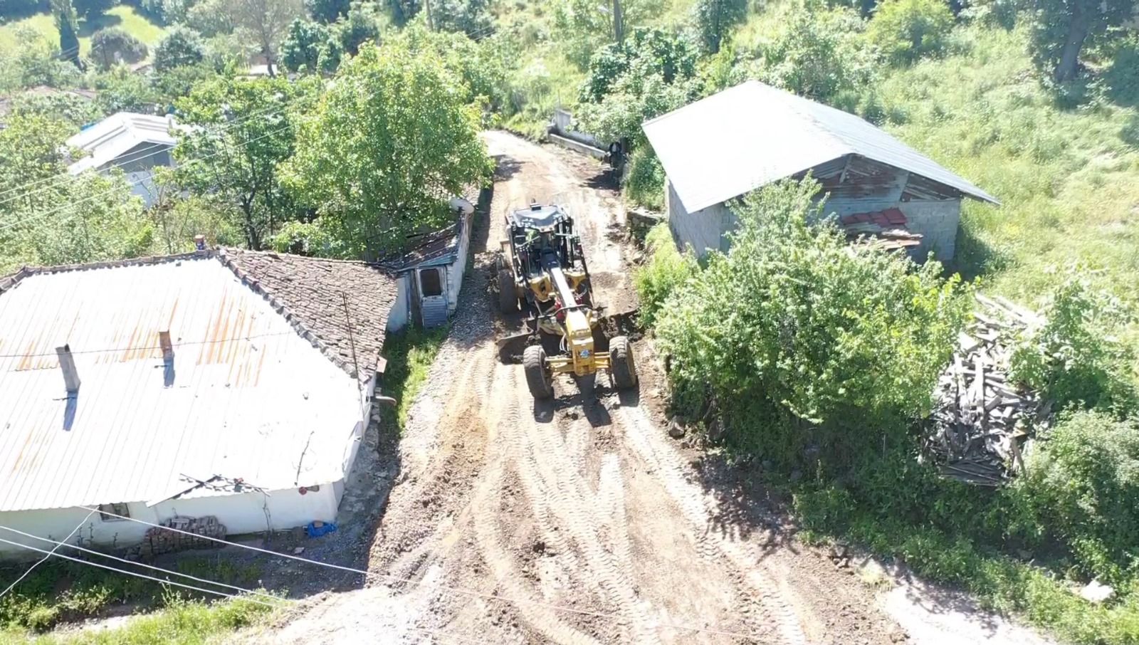 Gönen Belediyesi, Kırsal Mahallelerde Parke Taş Yol Yapım Çalışmalarına Devam Ediyor